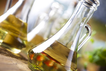 玻璃水瓶橄榄石油地中海农村主题