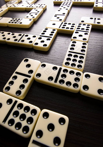 Domino游戏明亮的色彩斑斓的语气概念