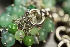 绿色珠子项银珠宝