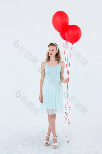 快乐赶时髦的人女人持有气球