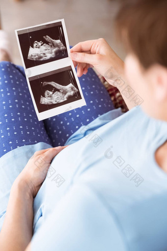 怀孕了女人超声波扫描
