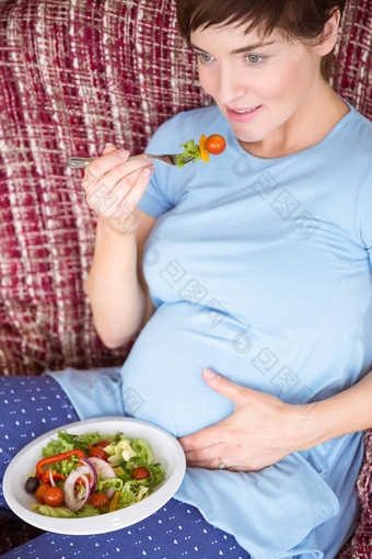 怀孕了女人吃沙拉