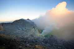 官网火山旅行目的地印尼