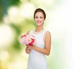 微笑女人白色衣服花束玫瑰