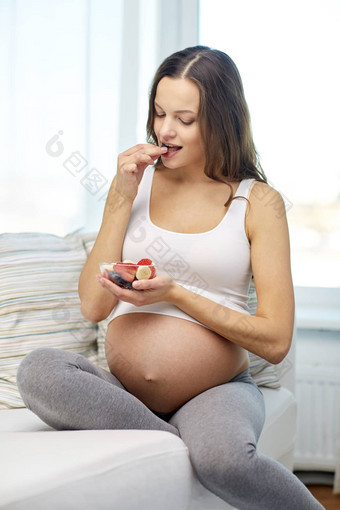 快乐怀孕了女人吃水果首页