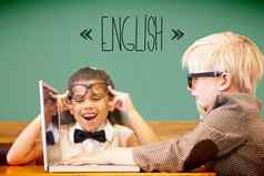 英语可爱的学生穿着老师教室