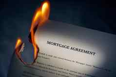 抵押贷款协议合同燃烧火