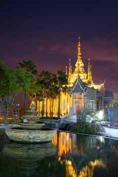 美丽的寺庙使大理石水泥《暮光之城》时间锡基奥那空ratchsima泰国公共访问