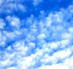 蓝色的天空白色软云摘要背景