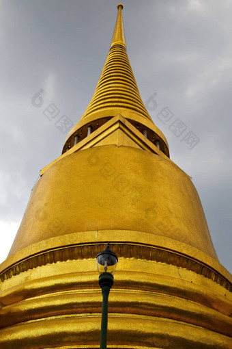泰国曼谷雨寺庙摘要街灯
