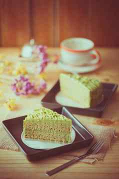 绿色茶蛋糕木表格