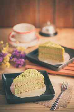 绿色茶蛋糕木表格