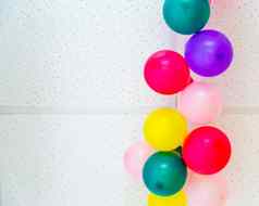 色彩斑斓的气球天花板