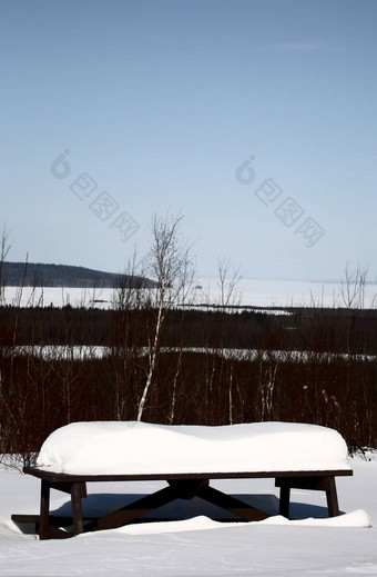 包装雪野餐表格俯瞰dore湖