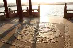 中国人龙地面雕塑西湖