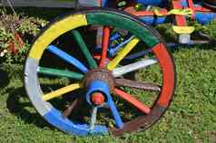 色彩斑斓的木轮