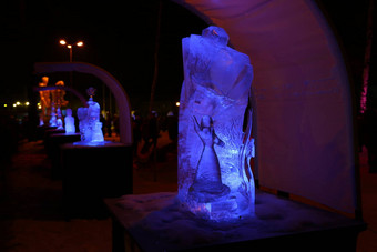 冰雕塑冬天晚上