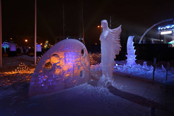 冰雕塑冬天晚上