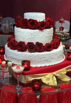 美味的装饰婚礼蛋糕