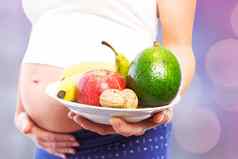 复合图像怀孕了女人显示水果战斗