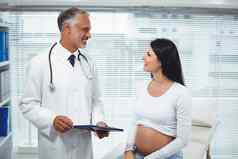 怀孕了女人互动医生