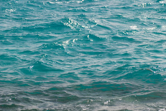 照片<strong>特写</strong>镜头美丽的清晰的绿<strong>松石</strong>海海洋水表面涟漪低波海景背景水平图片