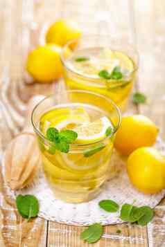 夏天柑橘类柠檬水喝新鲜的柠檬薄荷