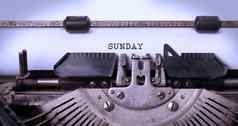 周日排版古董打字机