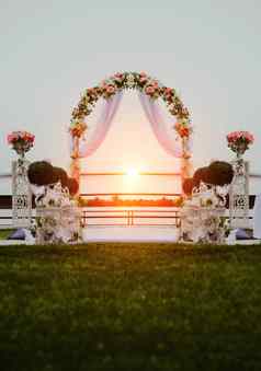 婚礼拱装饰花