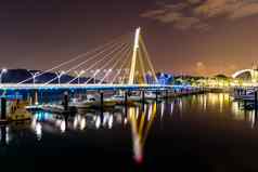 吉宝湾桥晚上新加坡