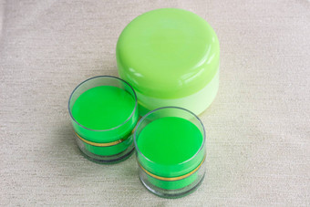 作文绿色化妆品奶油瓶