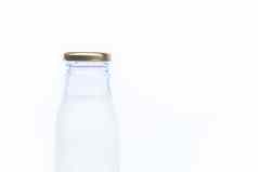 传统的玻璃牛奶瓶白色背景