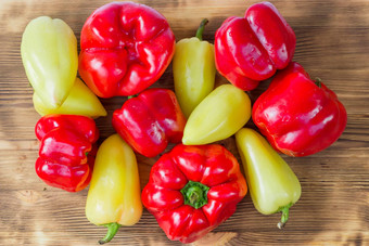 蔬菜生活成熟的红色的绿色辣椒
