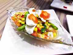著名的泰国食物木瓜沙拉玉米盐鸡蛋索姆图