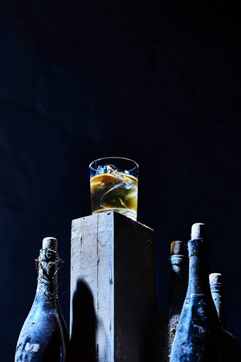 玻璃<strong>威士忌</strong>冰木酒吧瓶