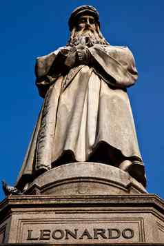 米兰意大利莱奥纳多达芬奇雕像