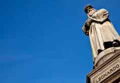 米兰意大利莱奥纳多达芬奇雕像