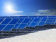 农场太阳能电池面板太阳能源权力闪亮的蓝色的天空