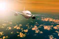 乘客飞机飞行美丽的光天空空气旅行