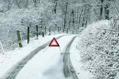 路重降雪警告三角形