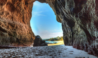 开放洞穴千步骤海滩