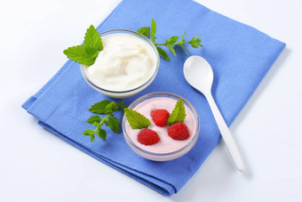 光树莓白色酸奶