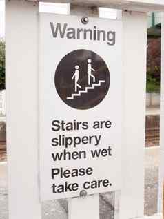 警告标志楼梯湿滑的湿