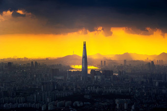 日落美丽的天空很多世界购物中心首尔南韩国视图南韩国南汉山城堡垒黑暗语气