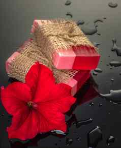 手工制作的肥皂红色的花
