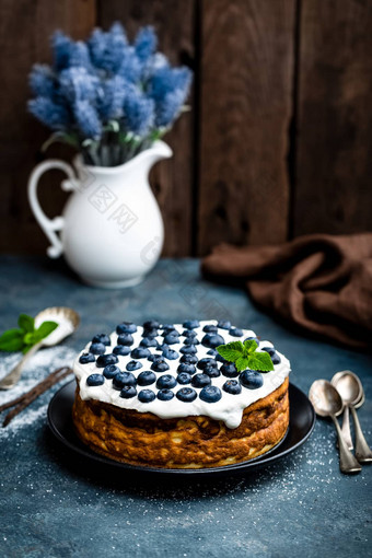 蓝莓蛋糕新鲜的浆果生奶油芝士蛋糕