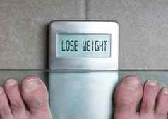 男人的脚重量规模失去重量
