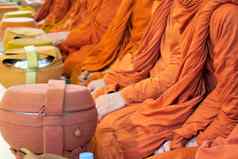 泰国佛教僧侣支付尊重
