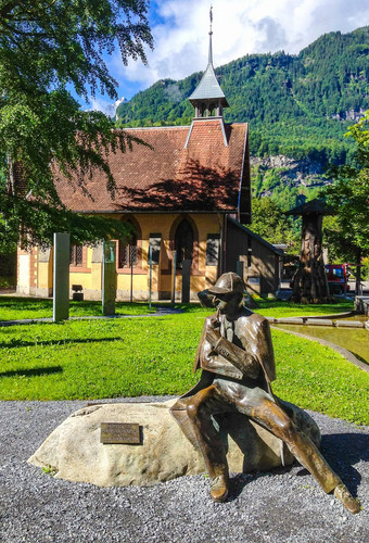 青铜雕像《神探夏洛克》福尔摩斯前面《神探夏洛克》福尔摩斯博物馆梅林根瑞士欧洲
