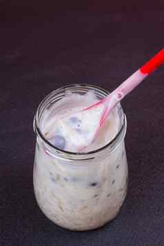 健康的早餐酸奶蓝莓牛奶什锦早餐服务玻璃Jar